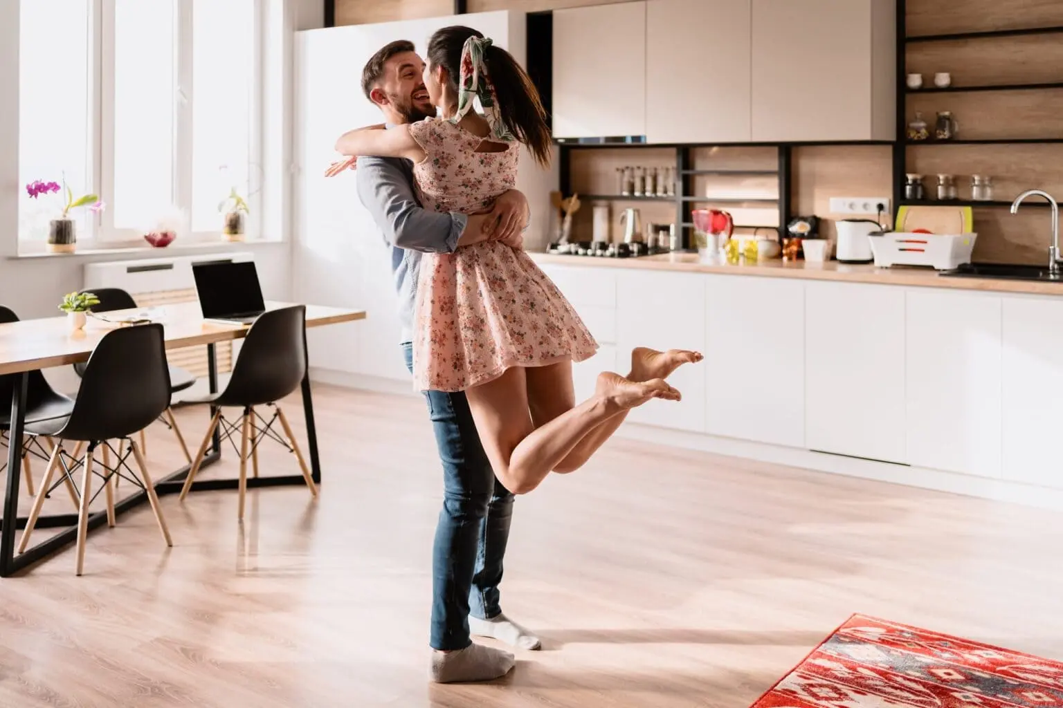 Casal em casa nova